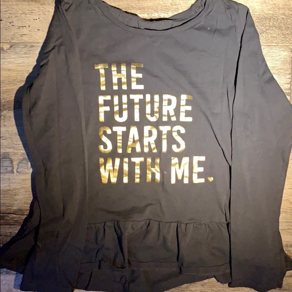 Long sleeves says the future starts with me 🖤💛